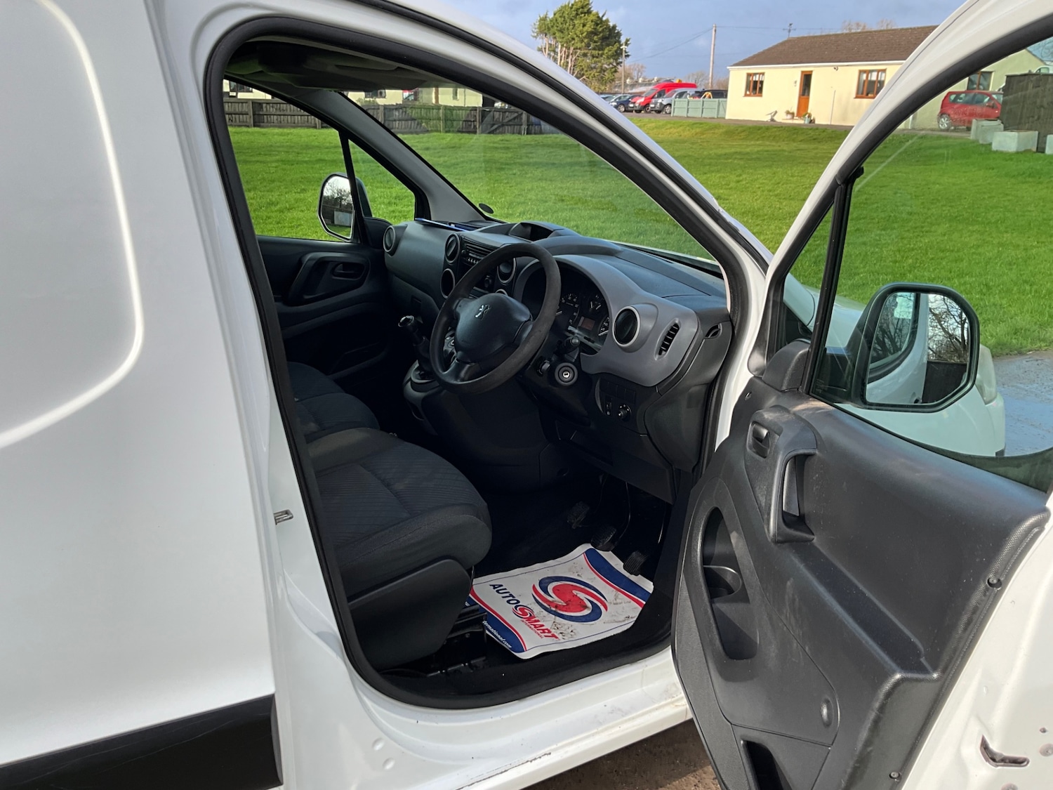 Used Peugeot Partner 2011 for sale - 77622769: Photo 11