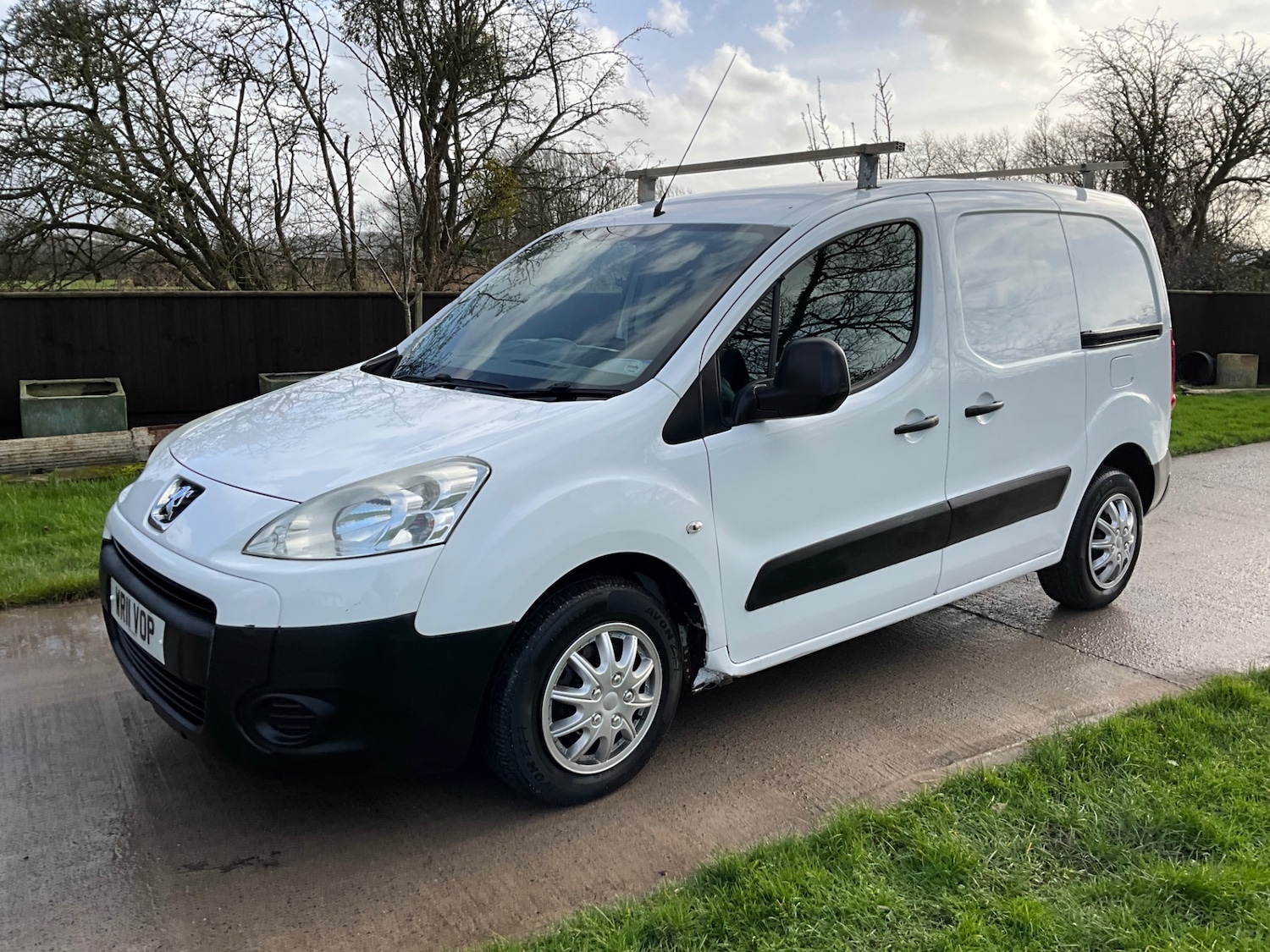 Used Peugeot Partner 2011 for sale - 77622769: Photo 3