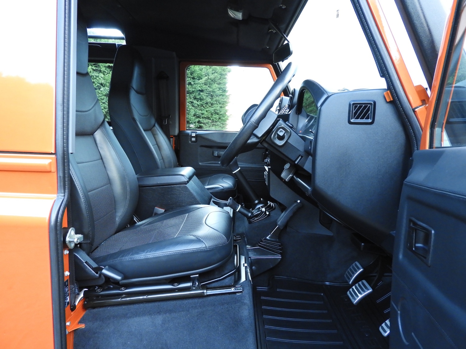 Used Land Rover Defender 90 2016 for sale - 77504362: Photo 11