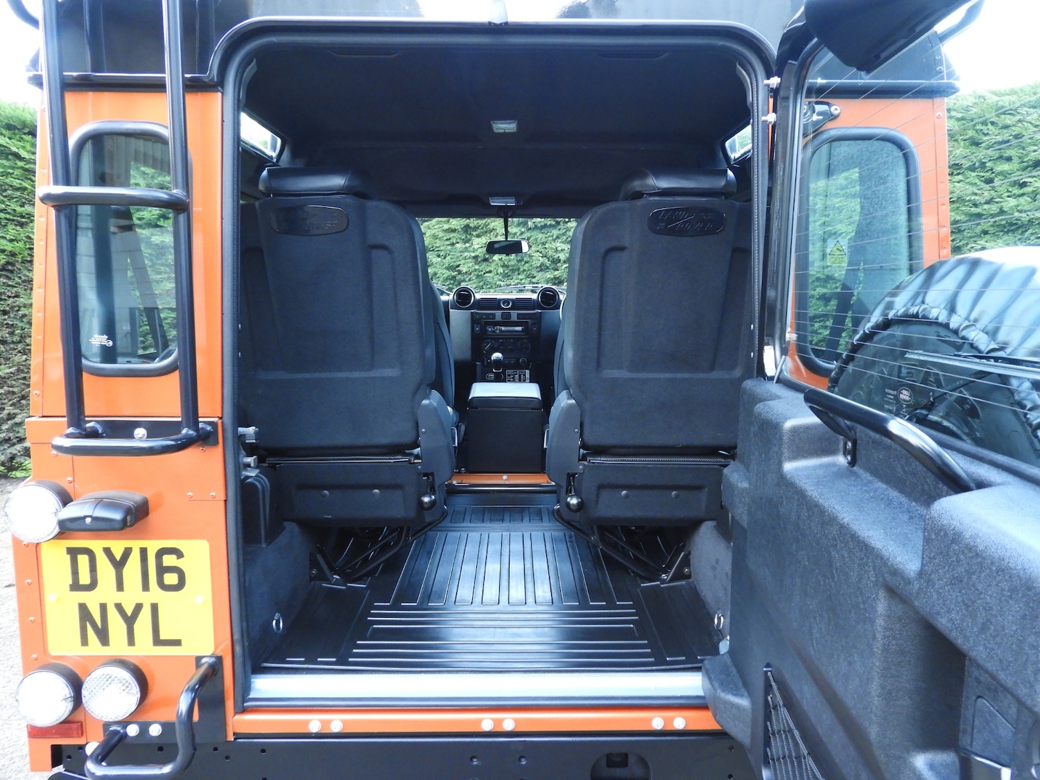 Used Land Rover Defender 90 2016 for sale - 77504362: Photo 18