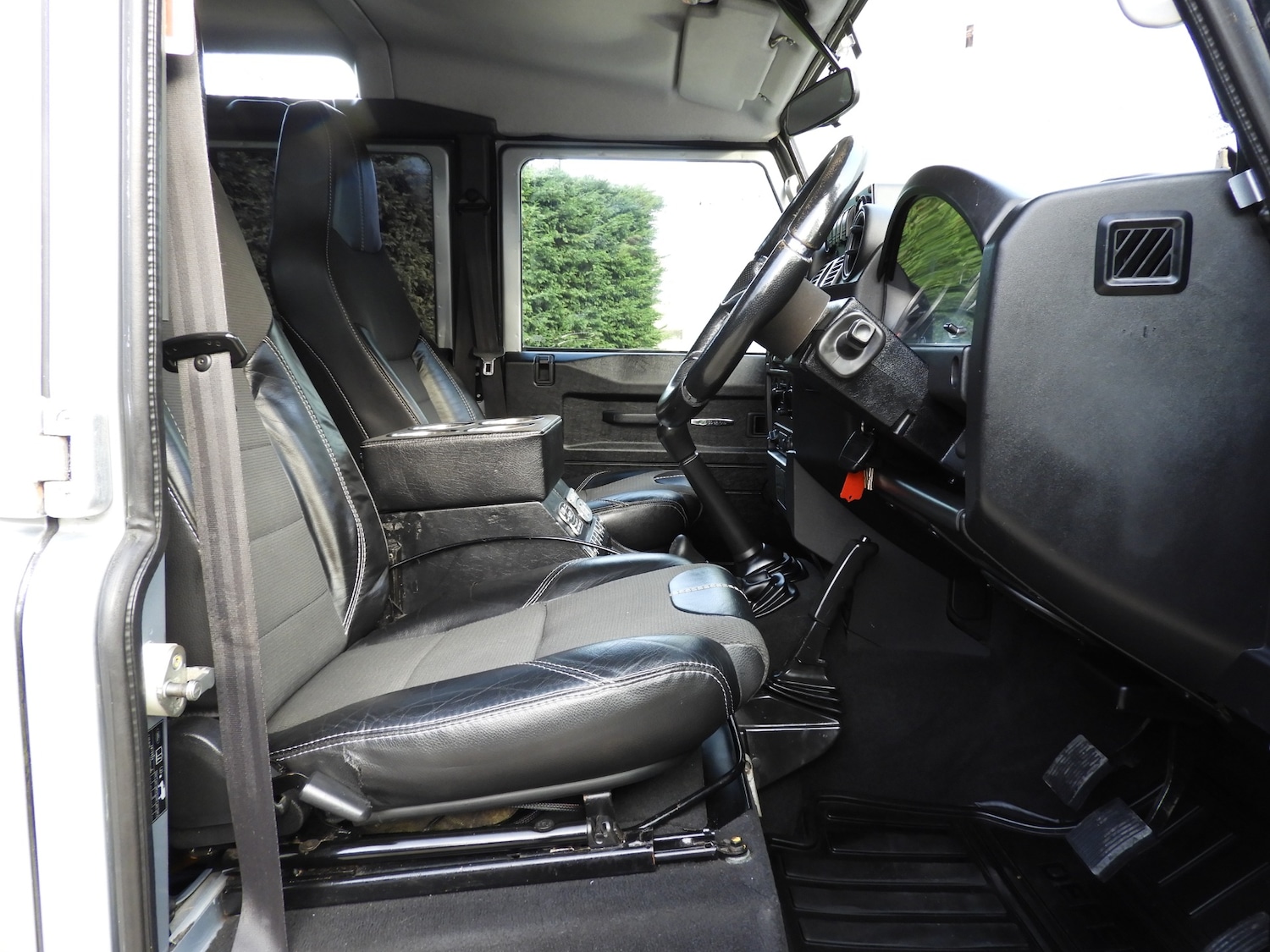 Used Land Rover Defender 110 2010 for sale - 76602740: Photo 11