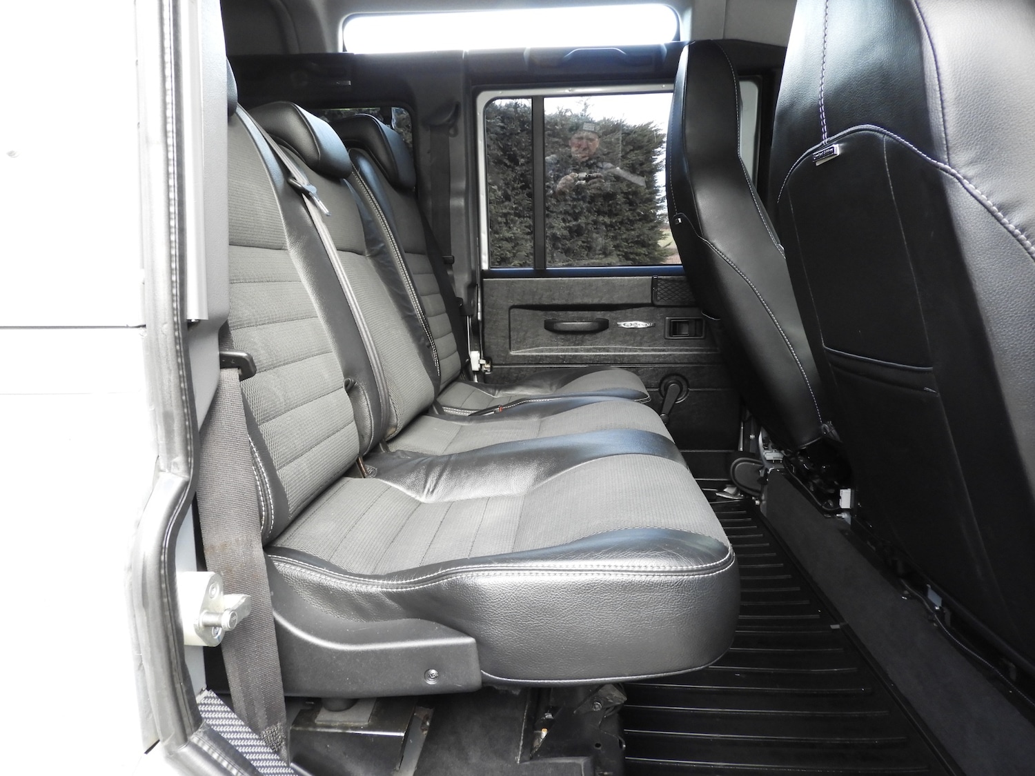 Used Land Rover Defender 110 2010 for sale - 76602740: Photo 14