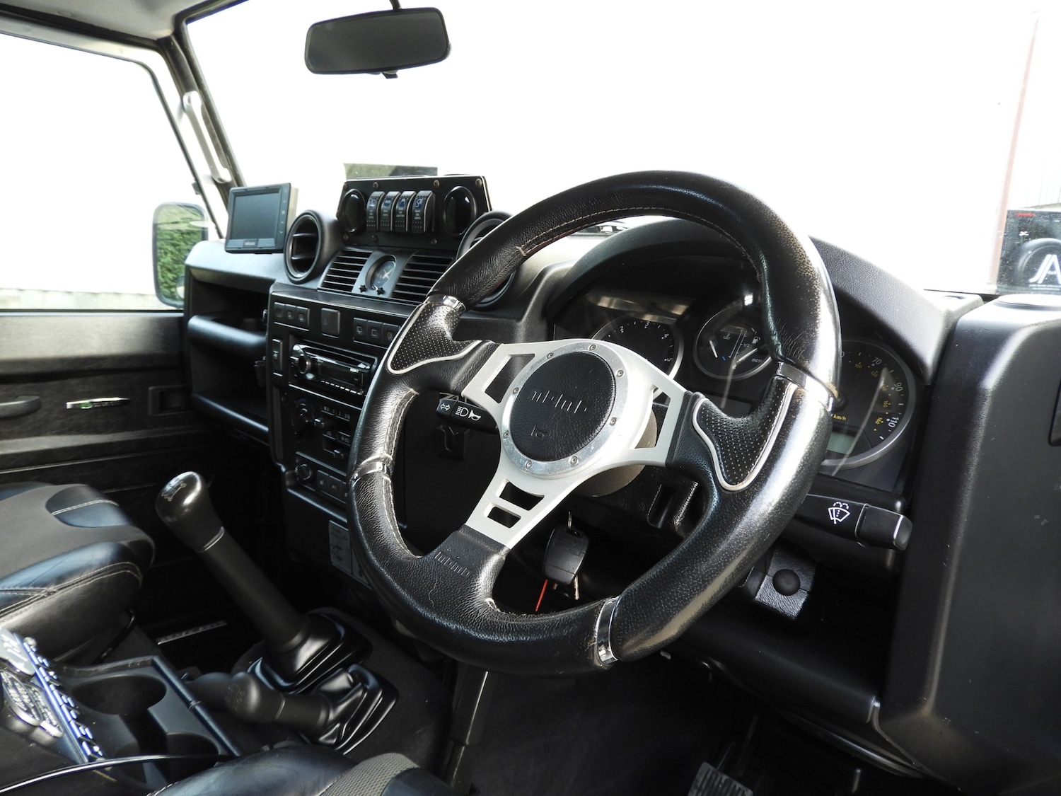 Used Land Rover Defender 110 2010 for sale - 76602740: Photo 17