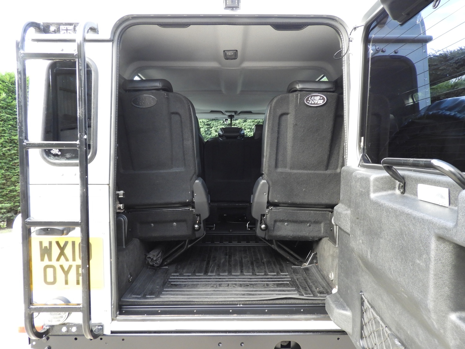 Used Land Rover Defender 110 2010 for sale - 76602740: Photo 19