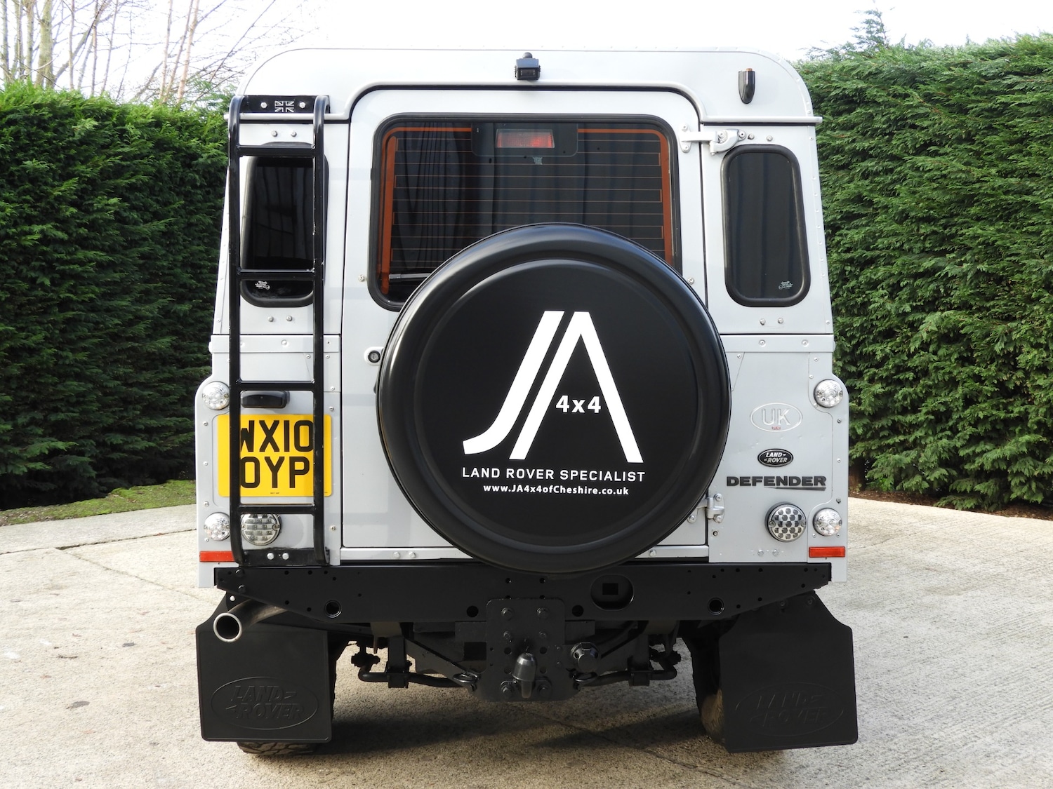 Used Land Rover Defender 110 2010 for sale - 76602740: Photo 4
