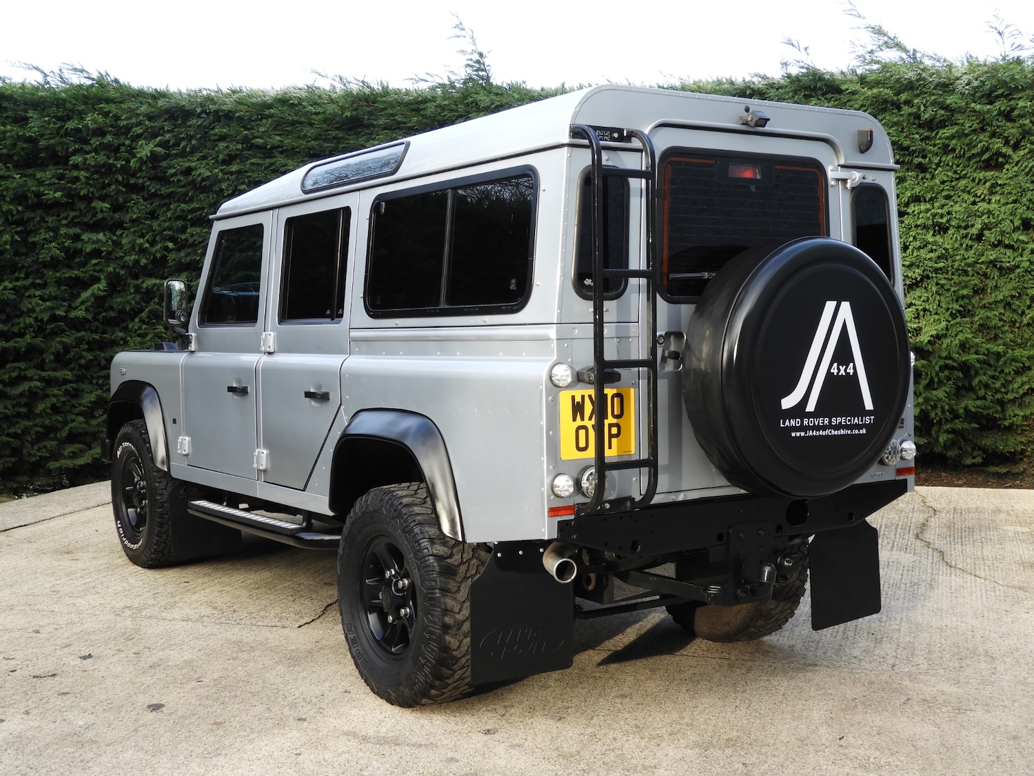 Used Land Rover Defender 110 2010 for sale - 76602740: Photo 5