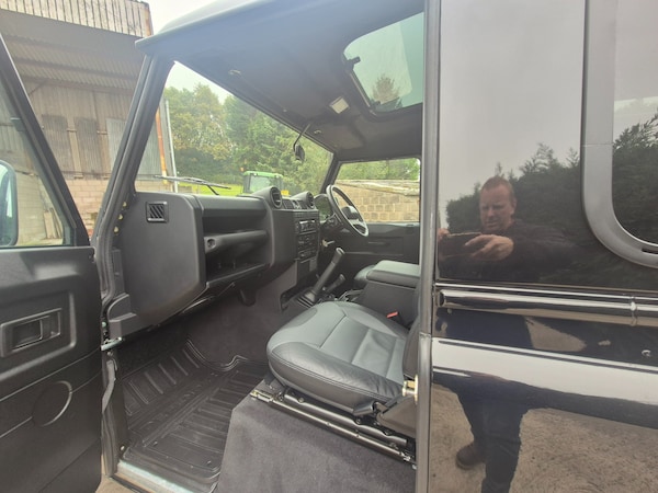 Used Land Rover Defender 90 2014 for sale - 76265331: Photo 11