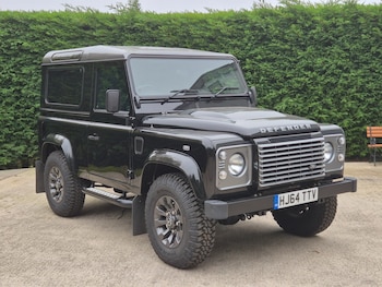 Land Rover Defender 90 feature image 1