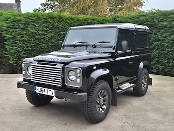 Land Rover Defender 90 feature image 2