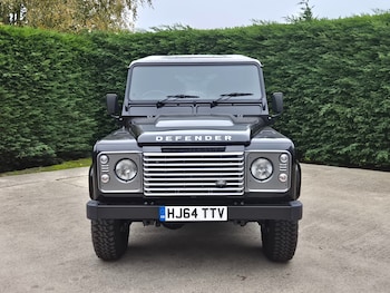 Land Rover Defender 90 feature image 3
