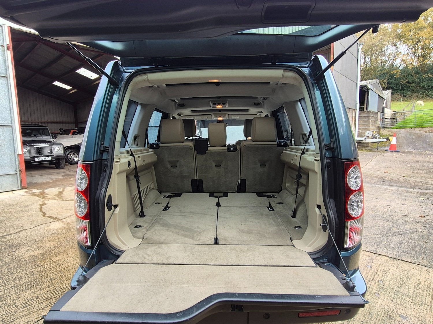 Used Land Rover Discovery 2020 for sale - 76452383: Photo 15