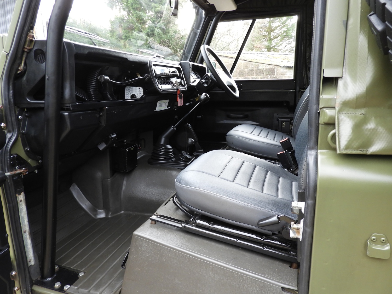 Used Land Rover Defender 90 1999 for sale - 76780406: Photo 15