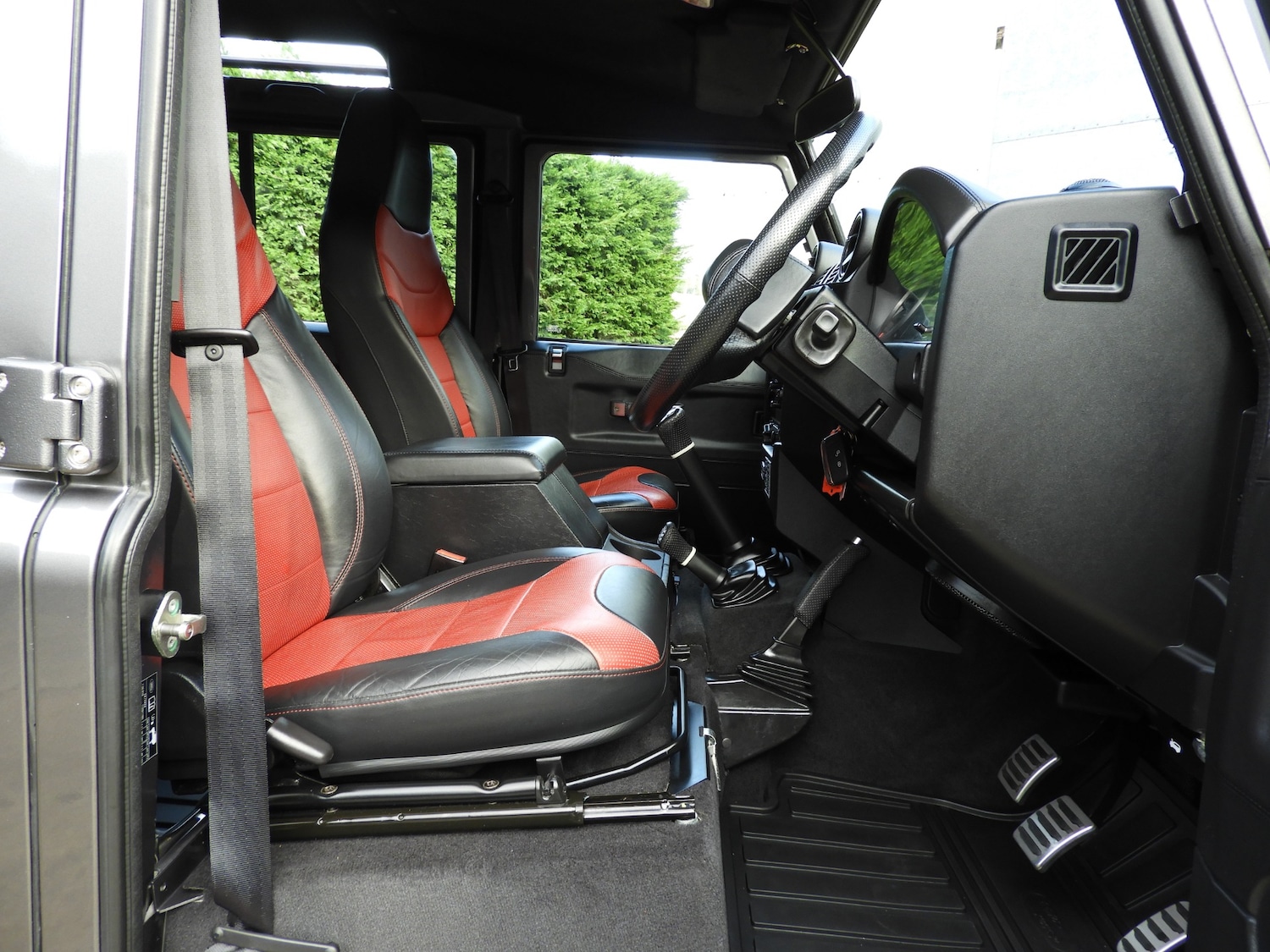 Used Land Rover Defender 110 2016 for sale - 77044261: Photo 11