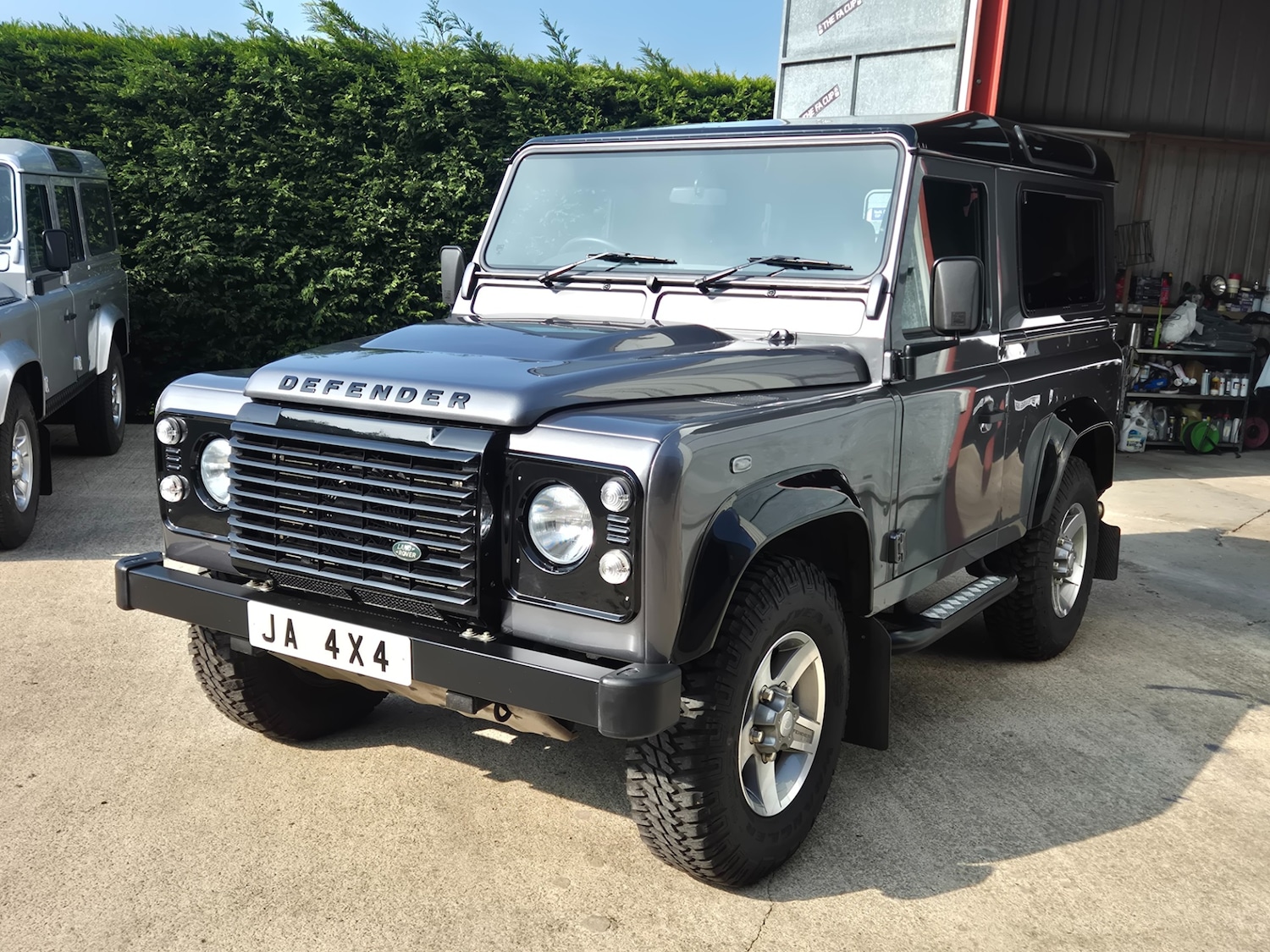 Used Land Rover Defender 90 2015 for sale - 77975372: Photo 2