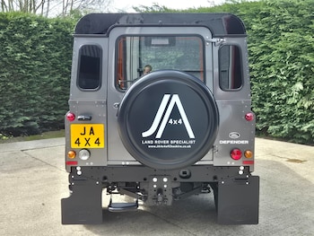 Used Land Rover Defender 90 2015 for sale - 77975372: Photo