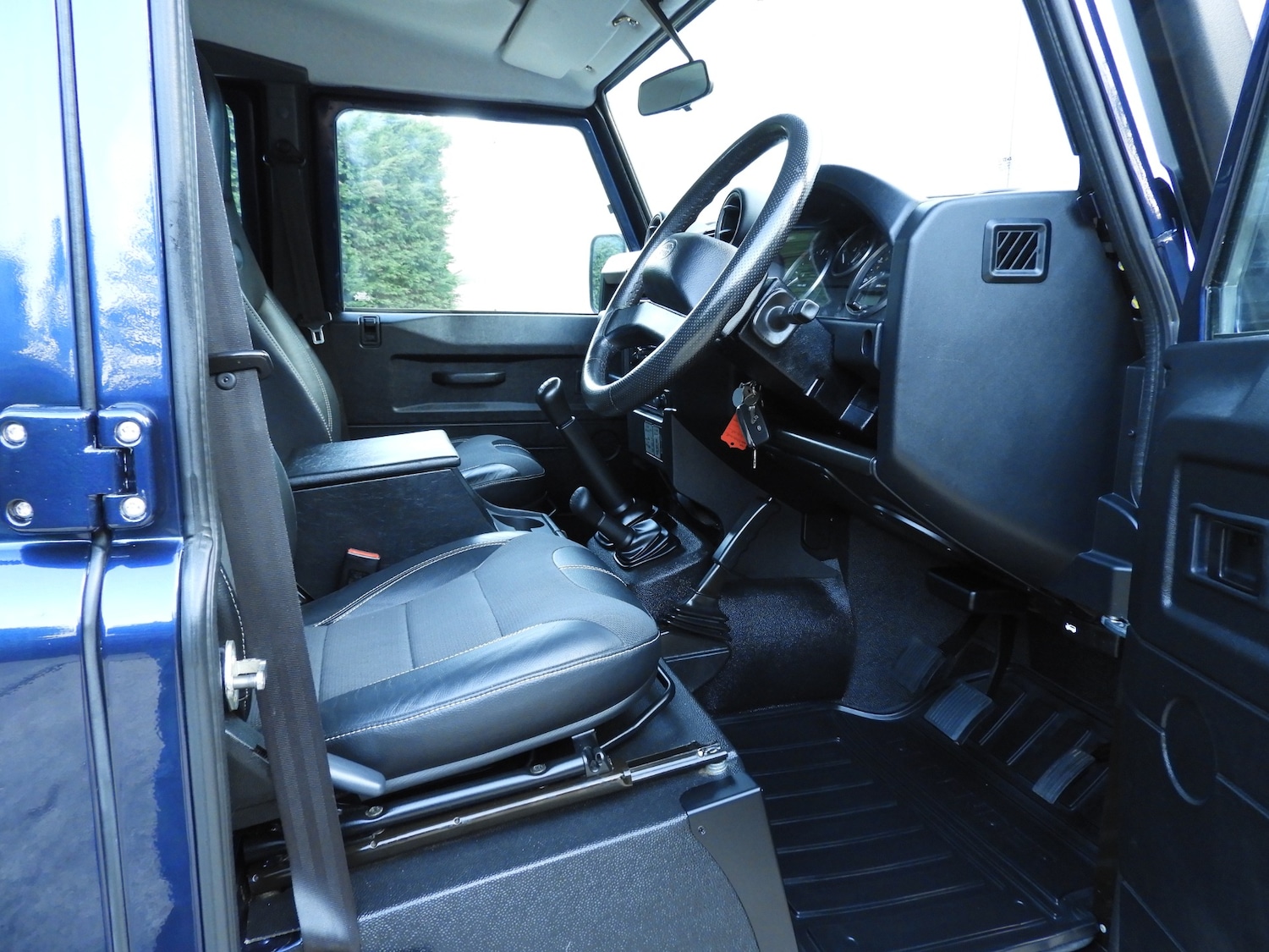 Used Land Rover Defender 110 2014 for sale - 77532632: Photo 12