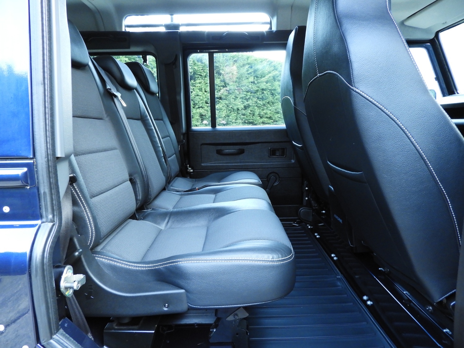 Used Land Rover Defender 110 2014 for sale - 77532632: Photo 14