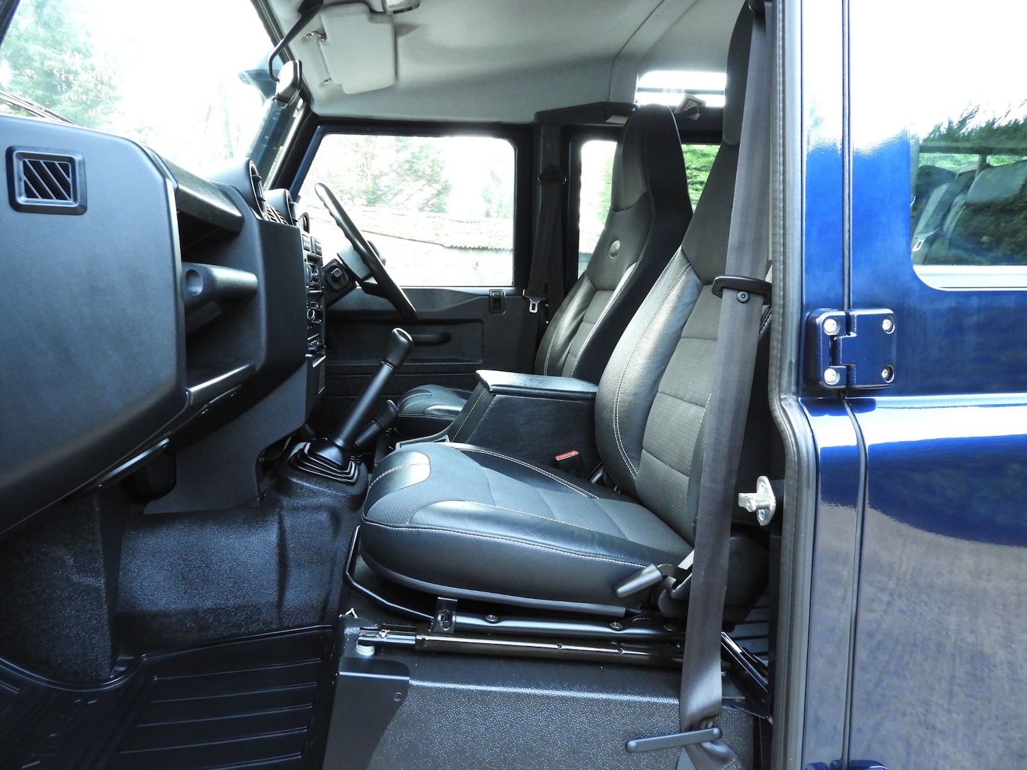 Used Land Rover Defender 110 2014 for sale - 77532632: Photo 15