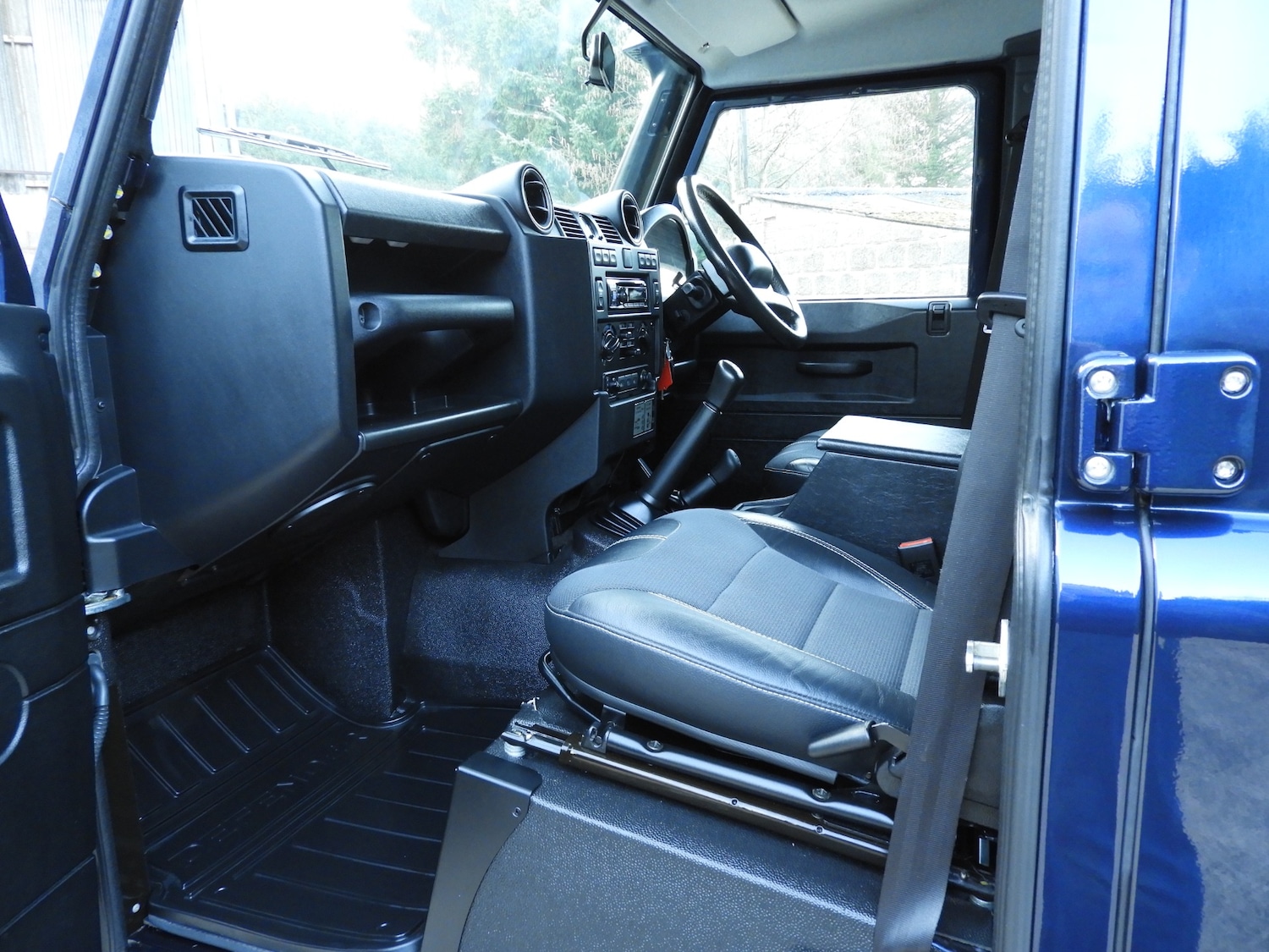 Used Land Rover Defender 110 2014 for sale - 77532632: Photo 16