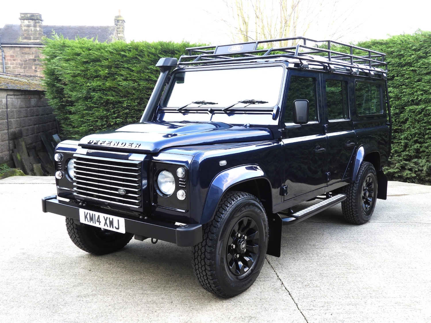 Used Land Rover Defender 110 2014 for sale - 77532632: Photo 2