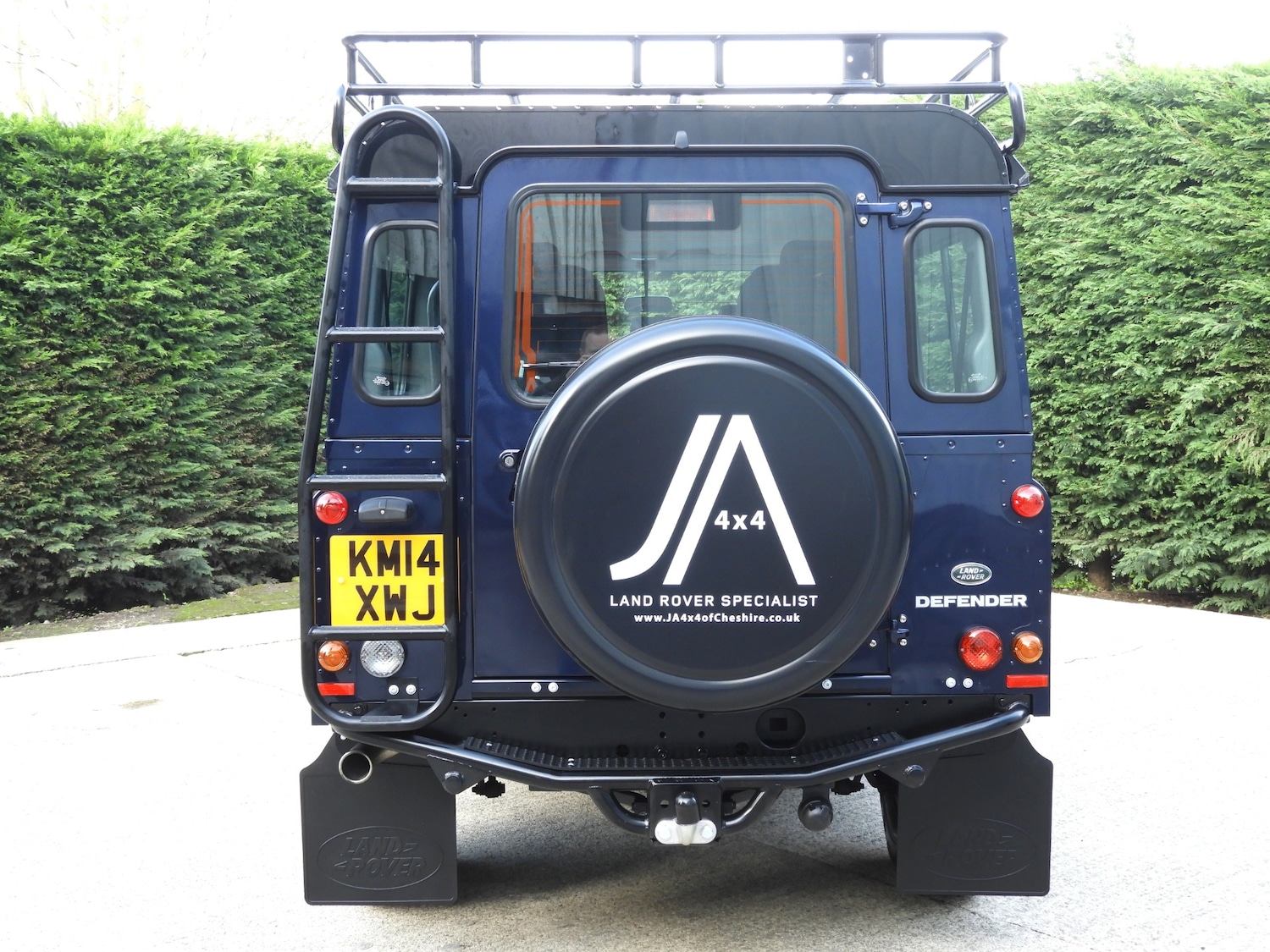 Used Land Rover Defender 110 2014 for sale - 77532632: Photo 4