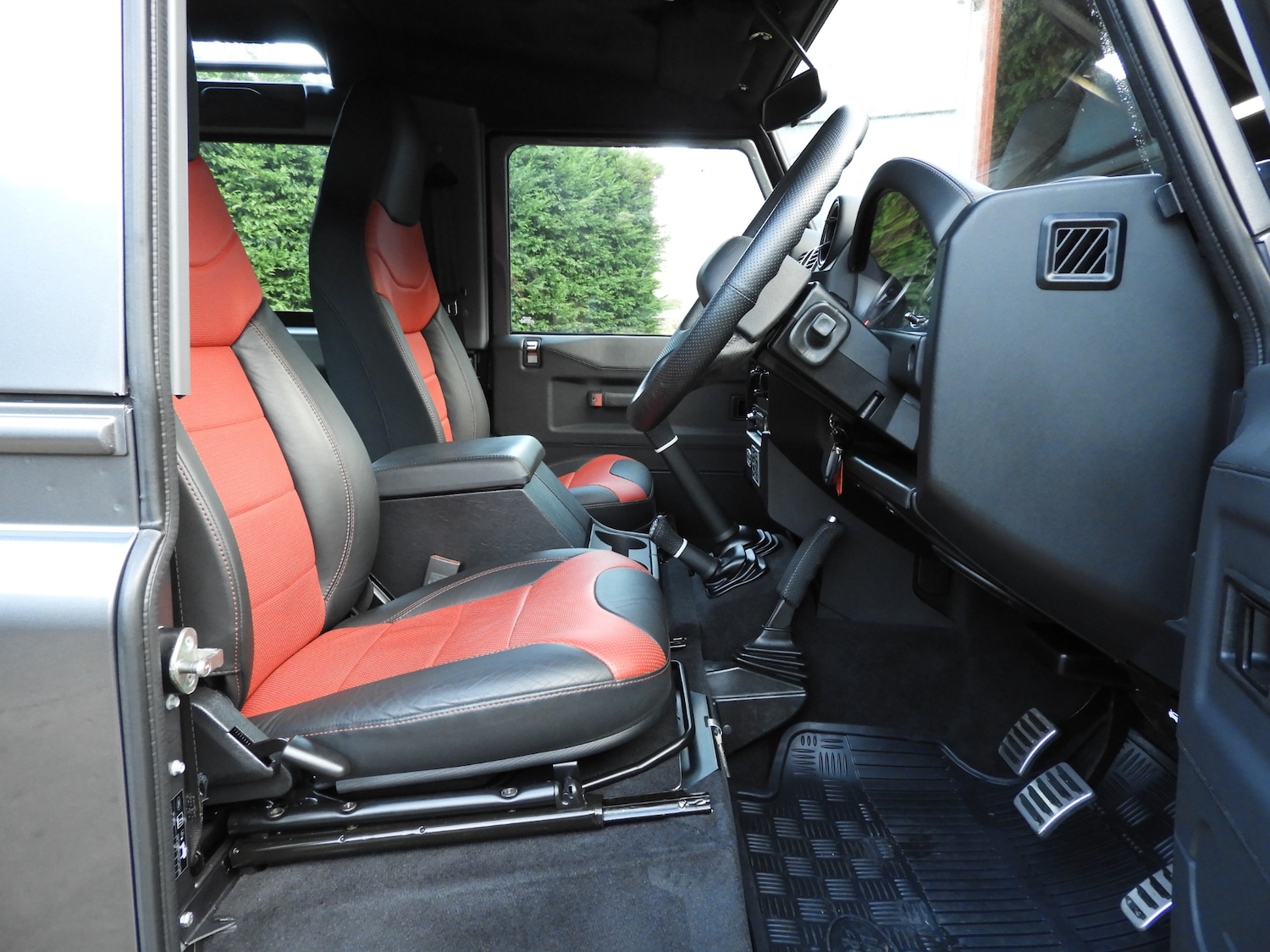 Used Land Rover Defender 90 2016 for sale - 77629445: Photo 5