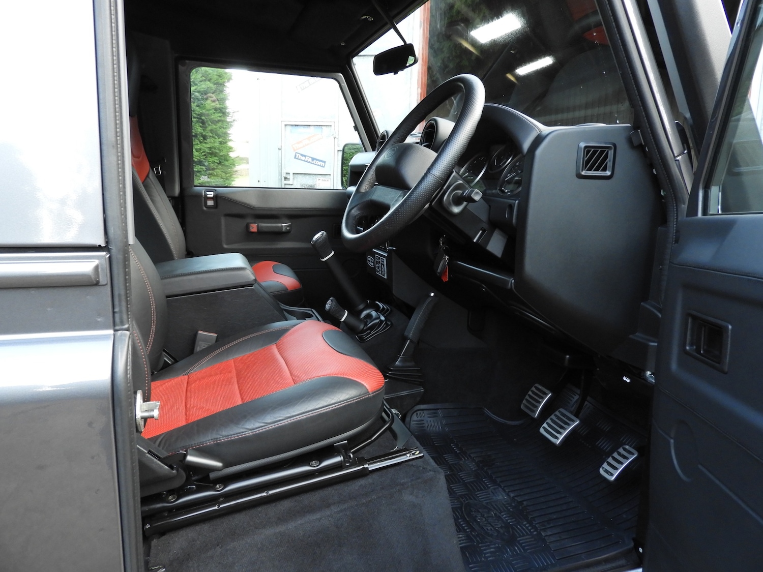 Used Land Rover Defender 90 2016 for sale - 77629445: Photo 6