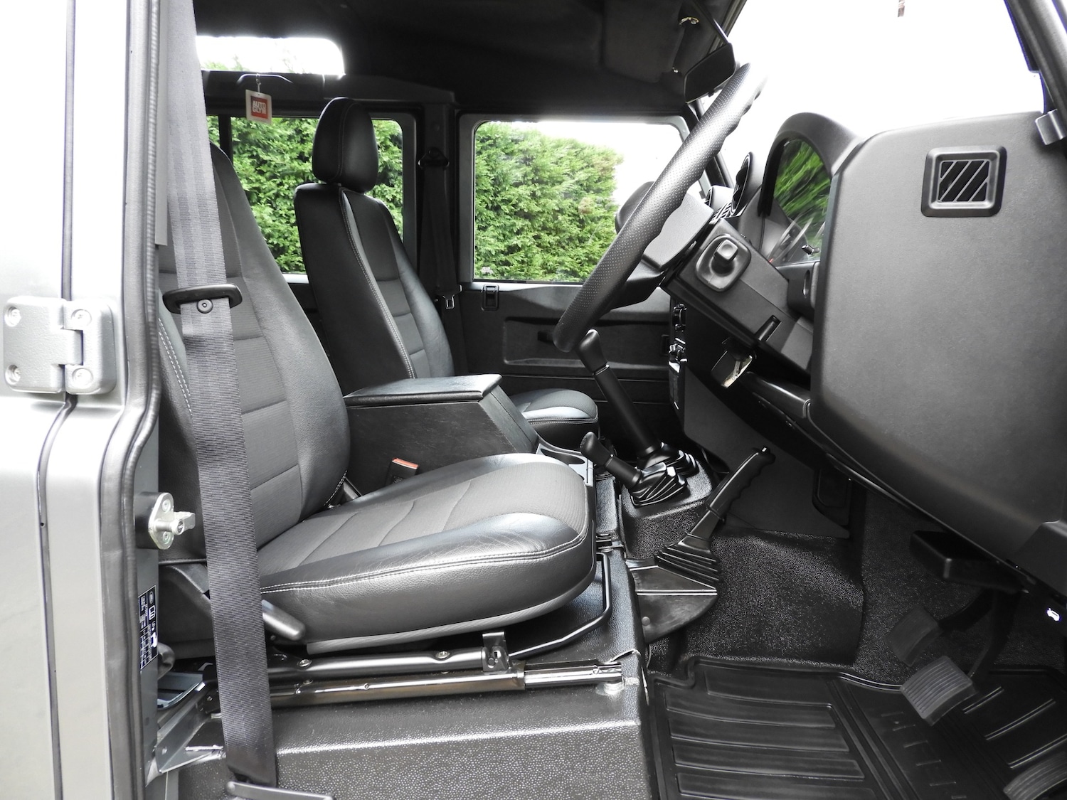 Used Land Rover Defender 110 2015 for sale - 77116154: Photo 12