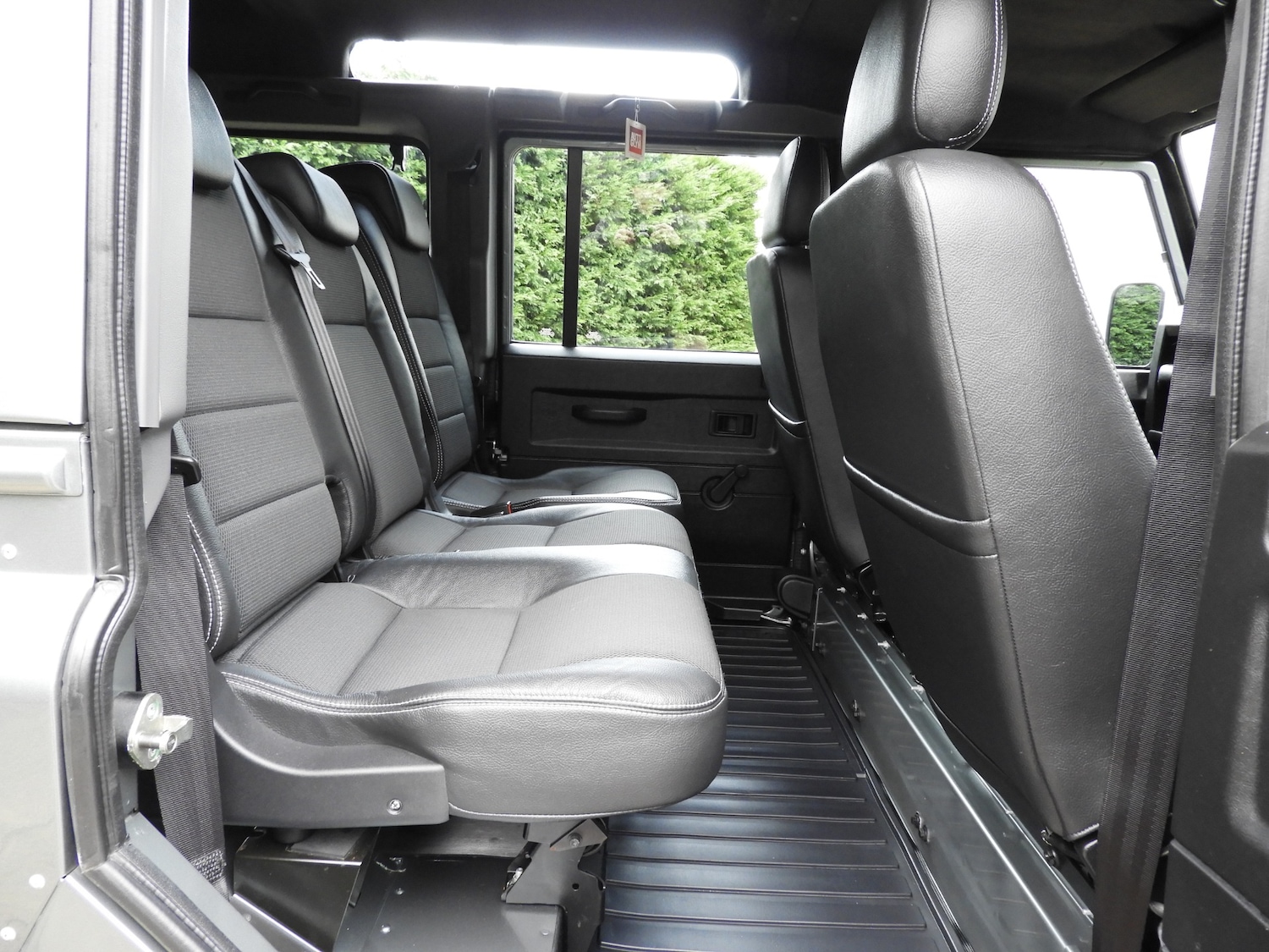 Used Land Rover Defender 110 2015 for sale - 77116154: Photo 14