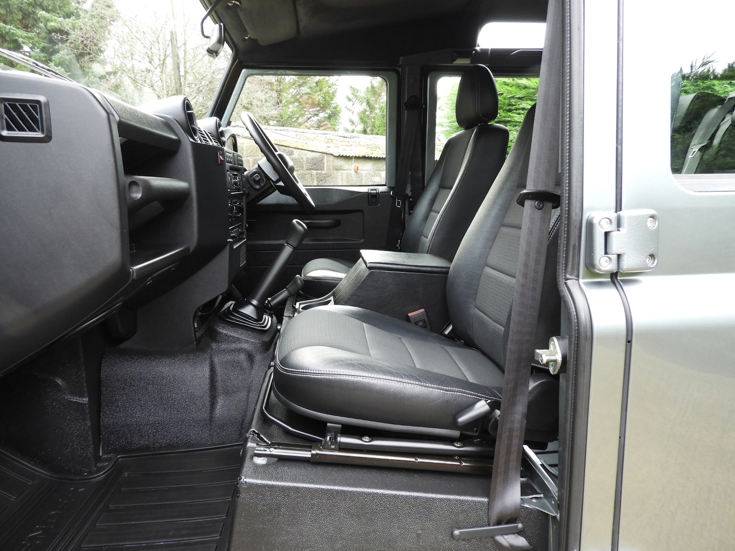 Used Land Rover Defender 110 2015 for sale - 77116154: Photo 15