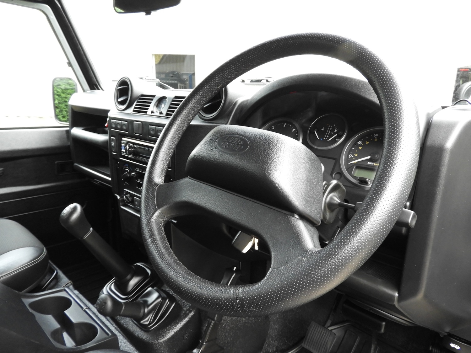 Used Land Rover Defender 110 2015 for sale - 77116154: Photo 17