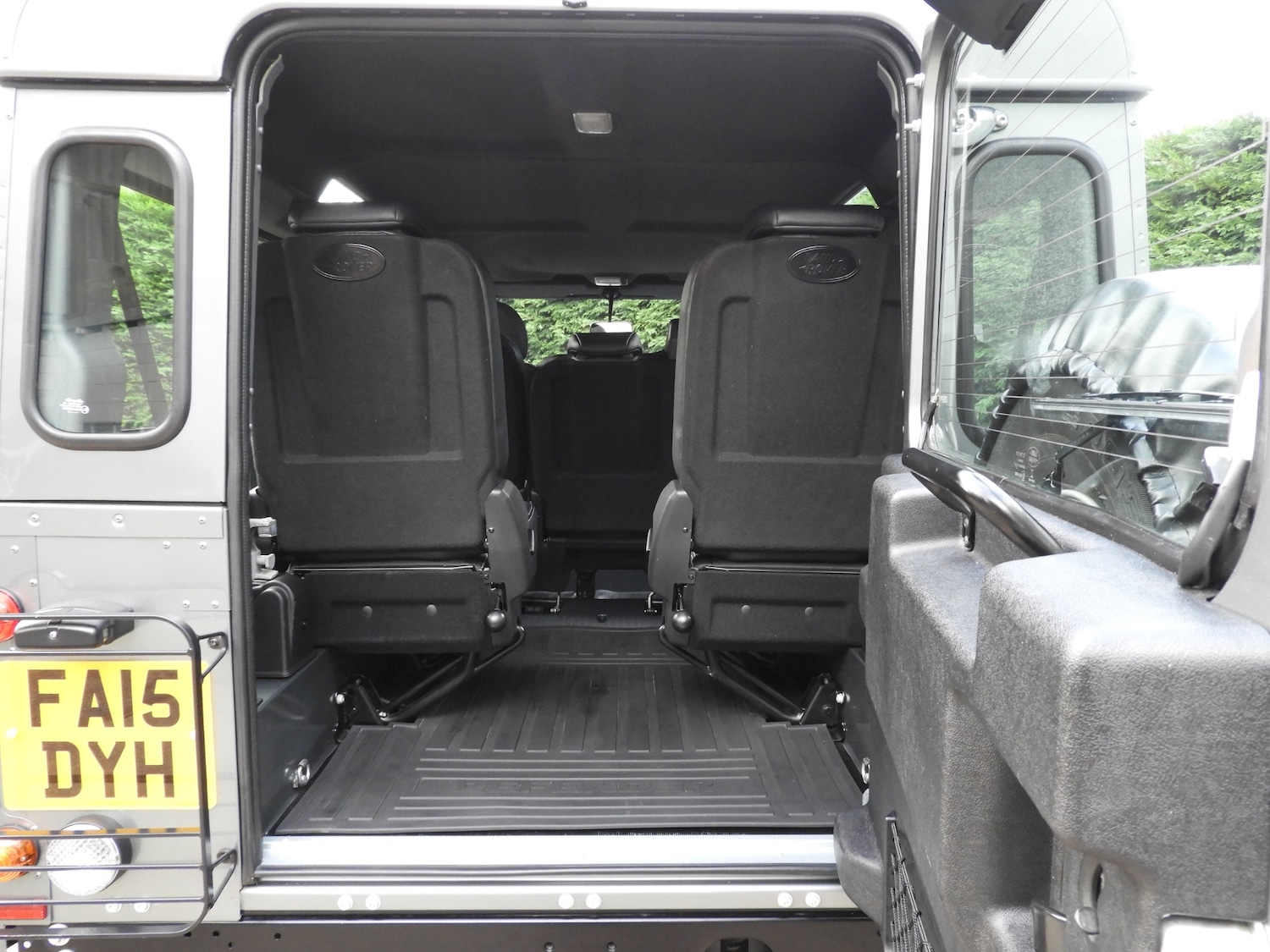 Used Land Rover Defender 110 2015 for sale - 77116154: Photo 19