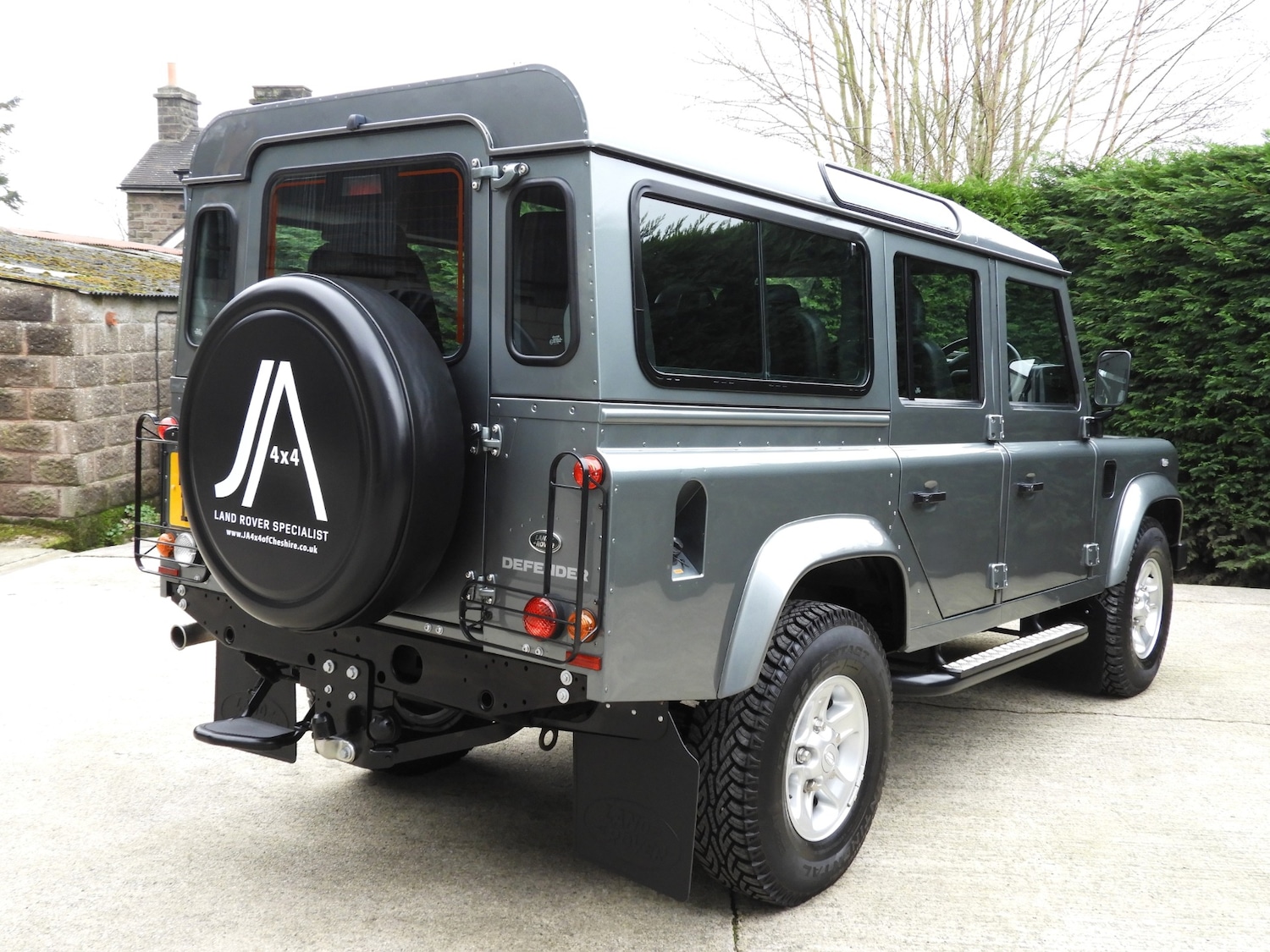 Used Land Rover Defender 110 2015 for sale - 77116154: Photo 5