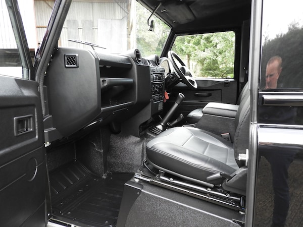 Used Land Rover Defender 90 2015 for sale - 75629464: Photo 15