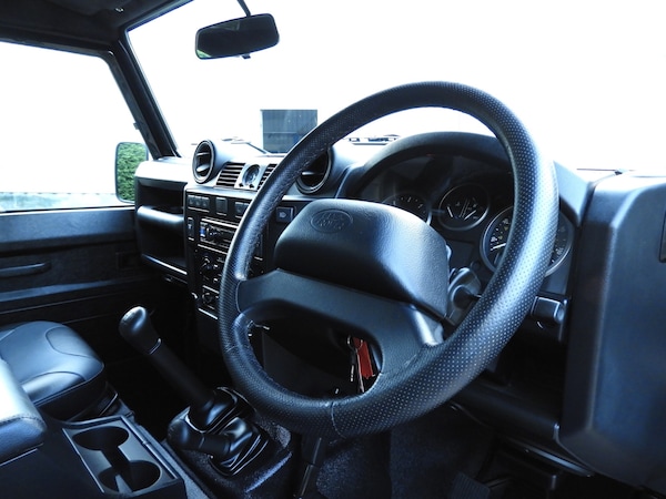 Used Land Rover Defender 90 2015 for sale - 75629464: Photo 17
