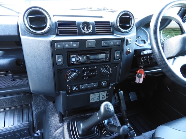 Used Land Rover Defender 90 2015 for sale - 75629464: Photo 18