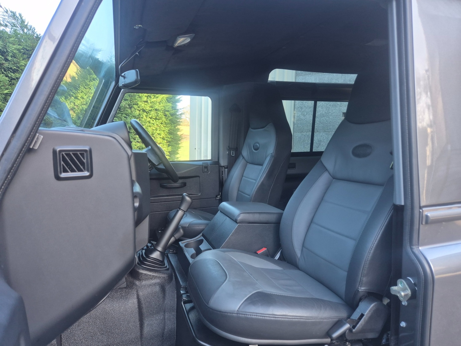 Used Land Rover Defender 90 2015 for sale - 77353674: Photo 11