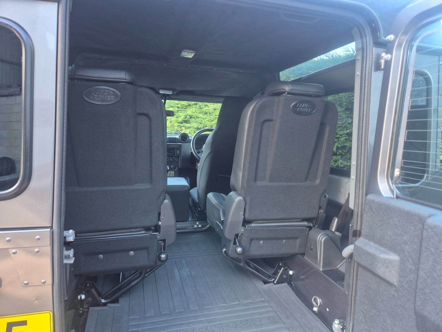 Used Land Rover Defender 90 2015 for sale - 77353674: Photo 13