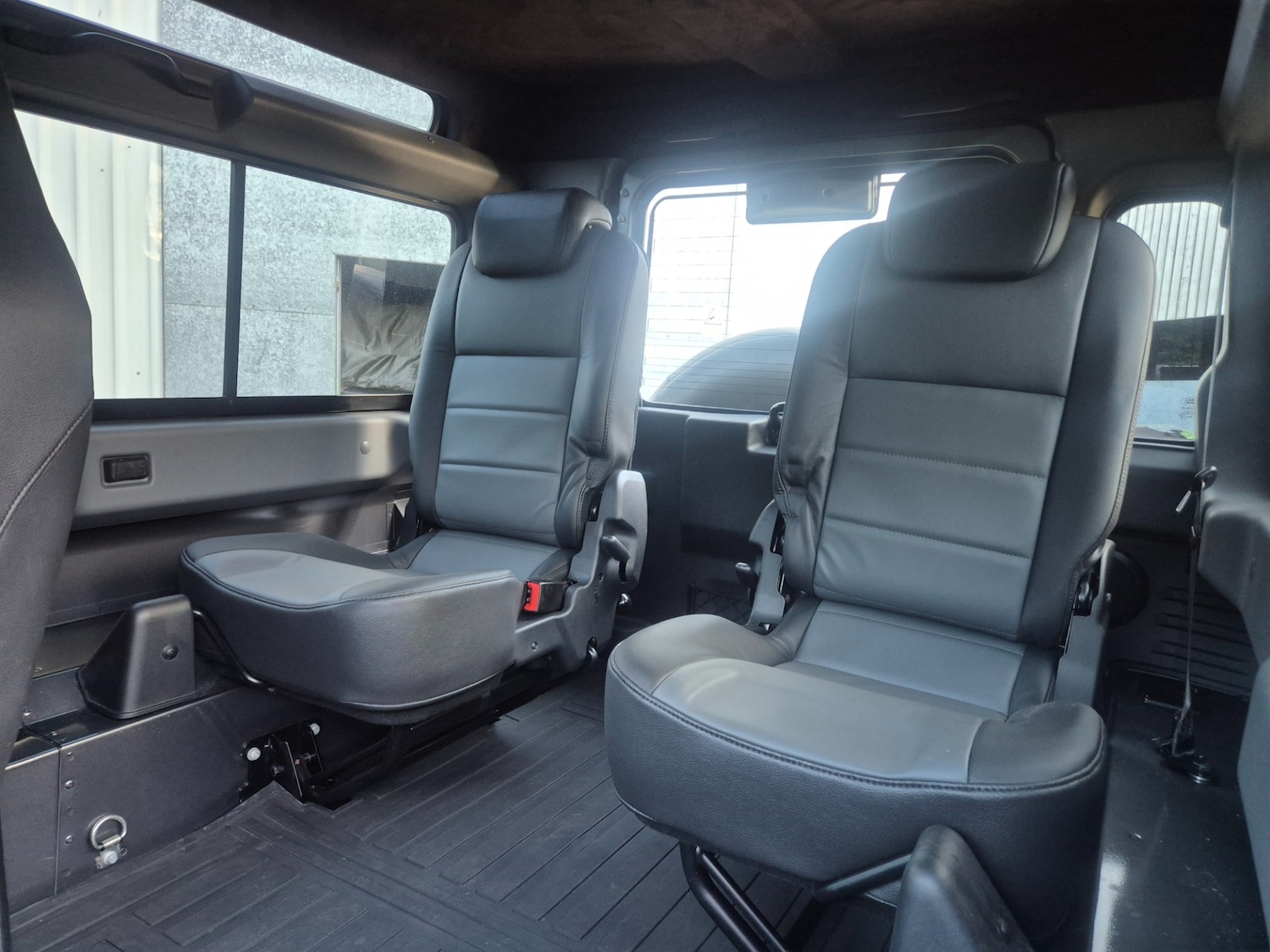 Used Land Rover Defender 90 2015 for sale - 77353674: Photo 15