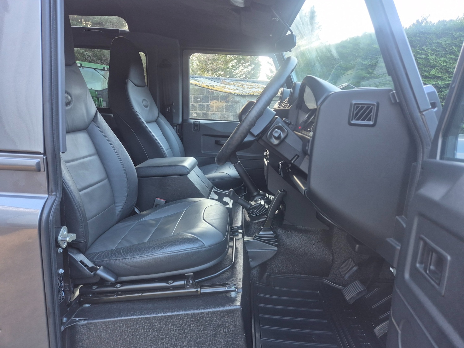 Used Land Rover Defender 90 2015 for sale - 77353674: Photo 6