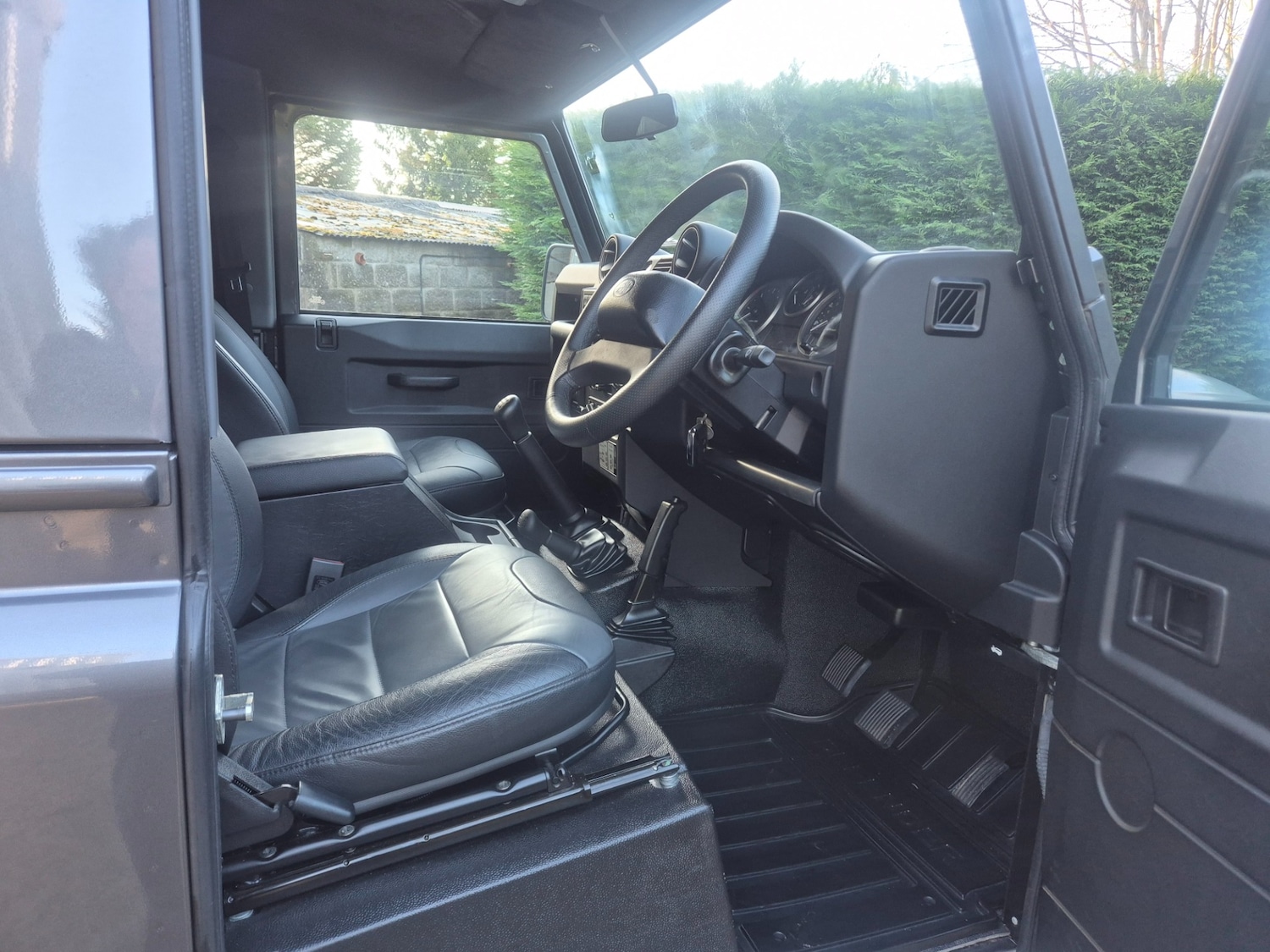 Used Land Rover Defender 90 2015 for sale - 77353674: Photo 7