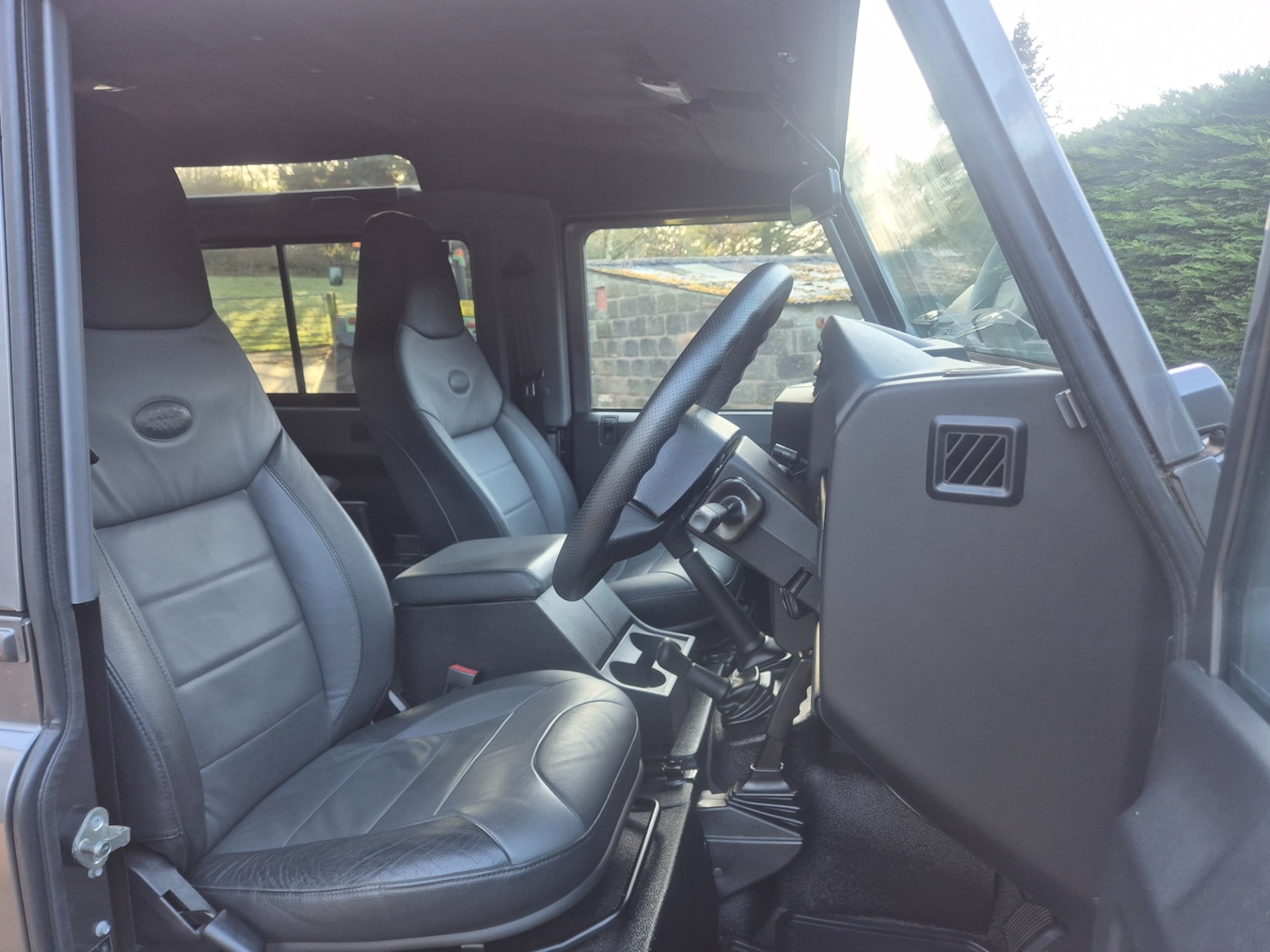 Used Land Rover Defender 90 2015 for sale - 77353674: Photo 8