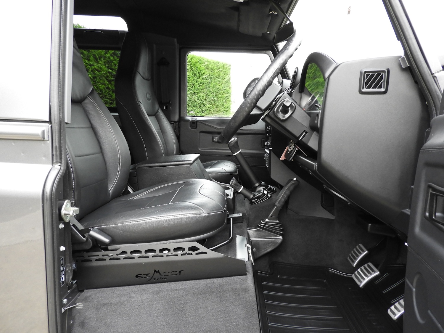 Used Land Rover Defender 90 2015 for sale - 76120392: Photo 11