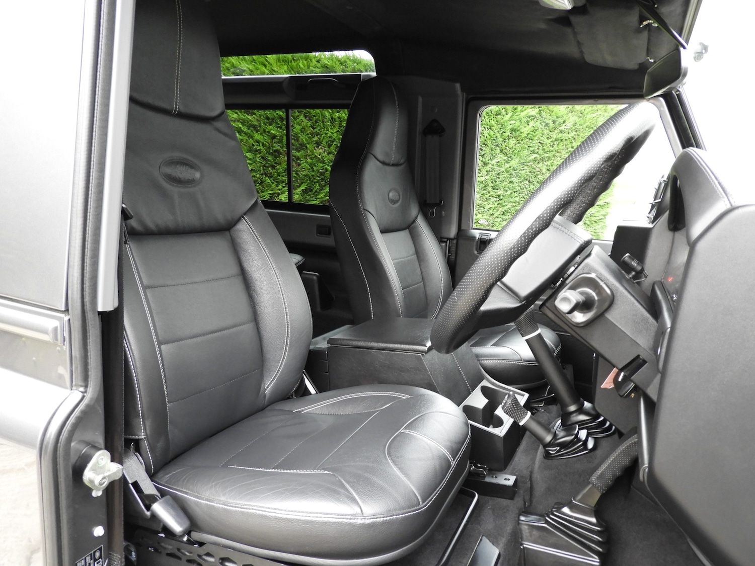 Used Land Rover Defender 90 2015 for sale - 76120392: Photo 13