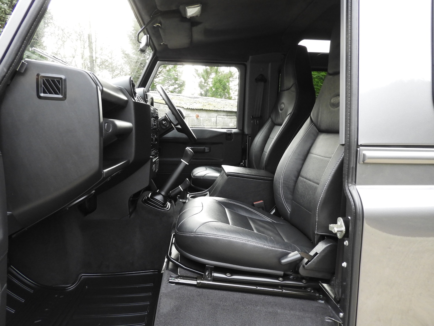 Used Land Rover Defender 90 2015 for sale - 76120392: Photo 14