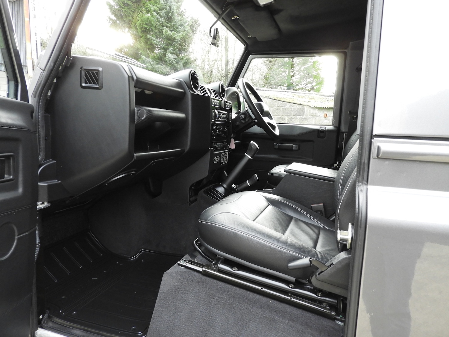 Used Land Rover Defender 90 2015 for sale - 76120392: Photo 15