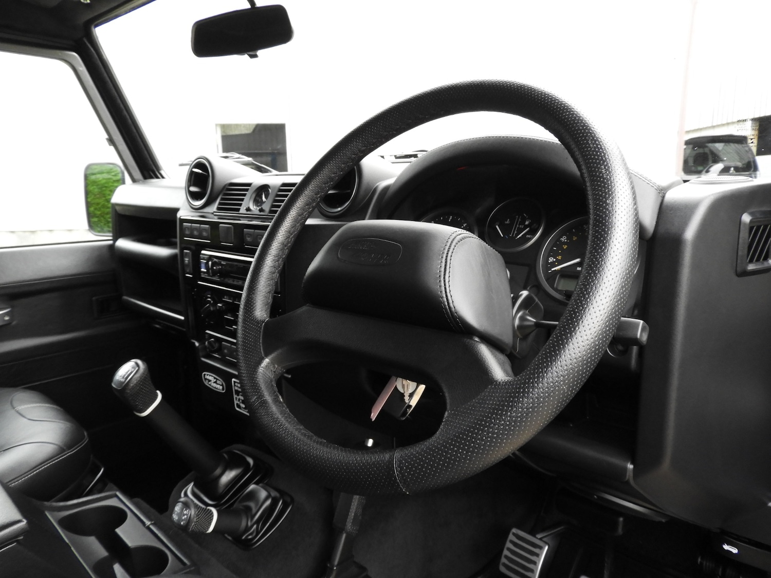 Used Land Rover Defender 90 2015 for sale - 76120392: Photo 16