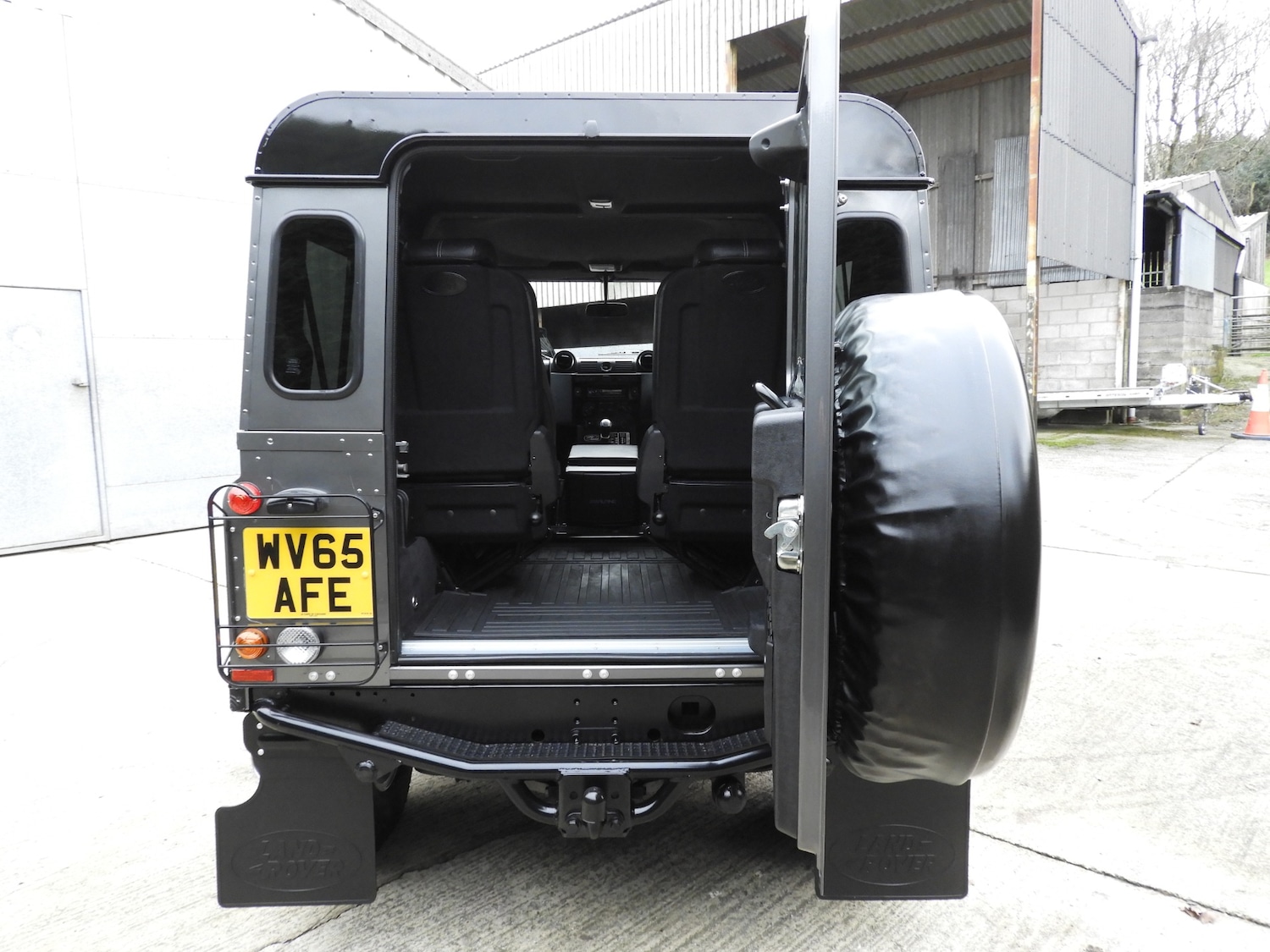Used Land Rover Defender 90 2015 for sale - 76120392: Photo 18