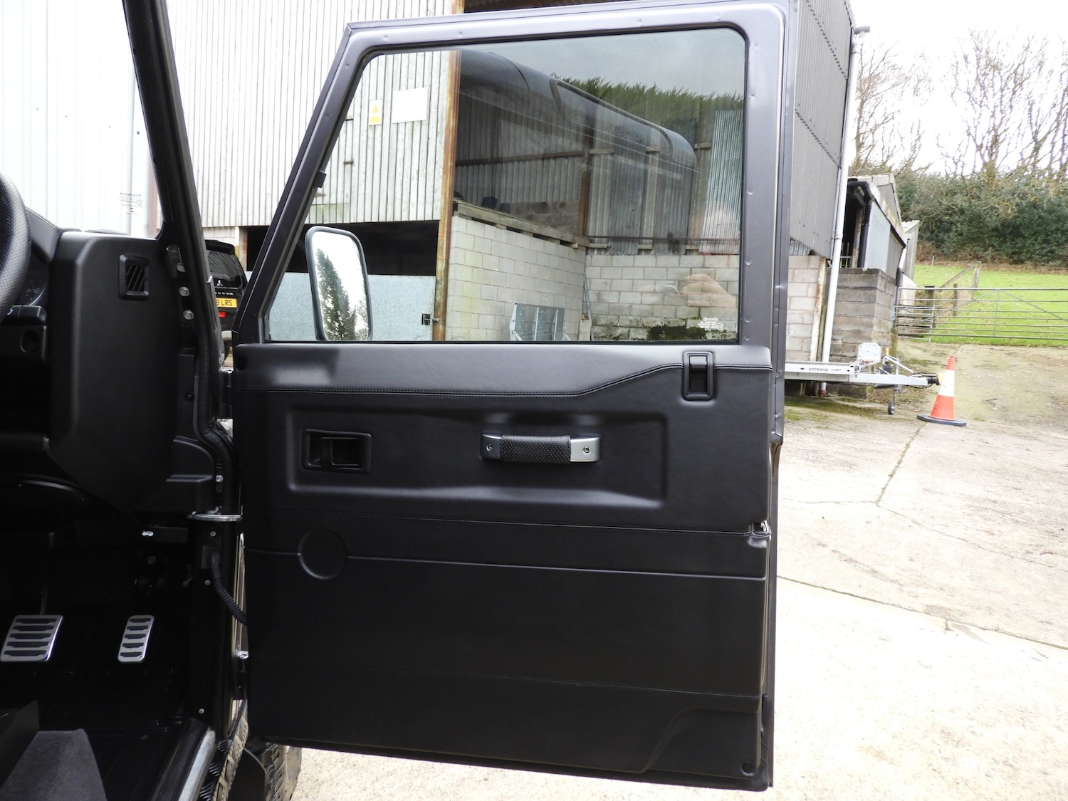 Used Land Rover Defender 90 2015 for sale - 76120392: Photo 20