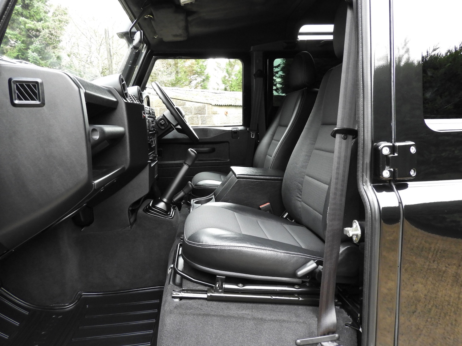 Used Land Rover Defender 110 2015 for sale - 76497601: Photo 15